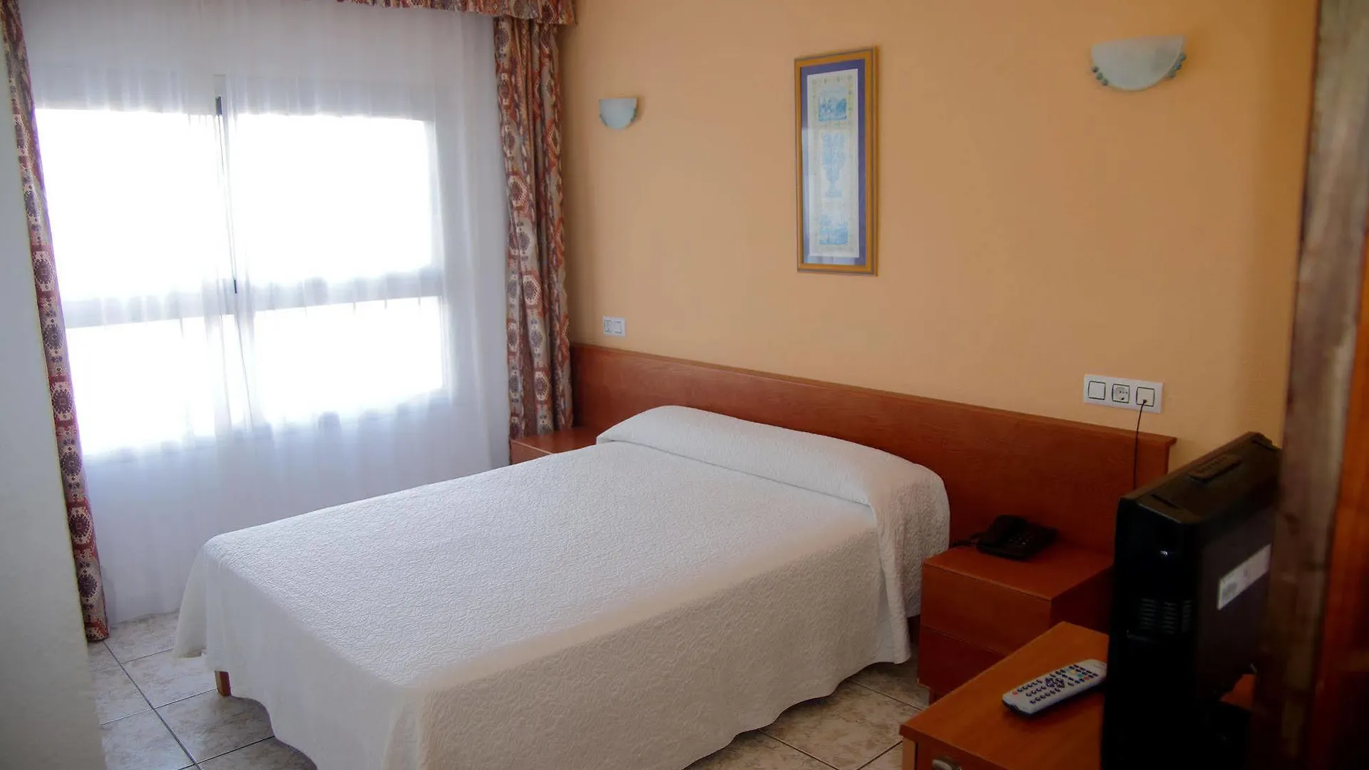 Hotel Tropical San Antonio  3*, San Antonio (Ibiza) Spain